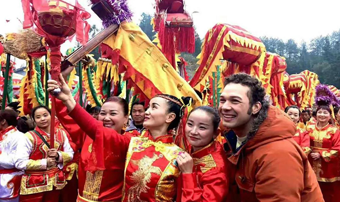 每一次挺起都是我們對(duì)新年的致敬——遠(yuǎn)景智庫新年獻(xiàn)詞